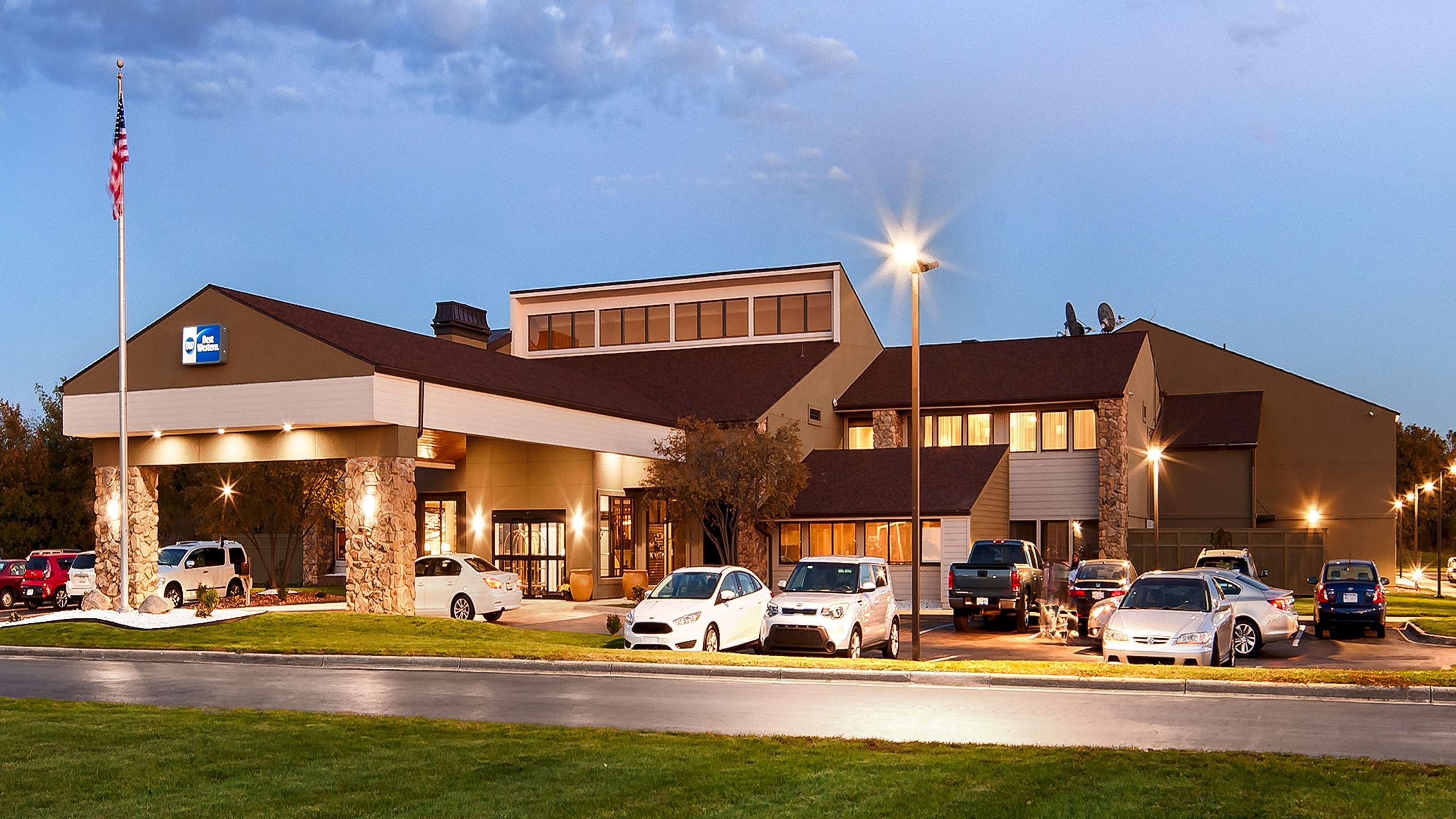 פורט דודג' Crossroads Hotel & Event Center מראה חיצוני תמונה